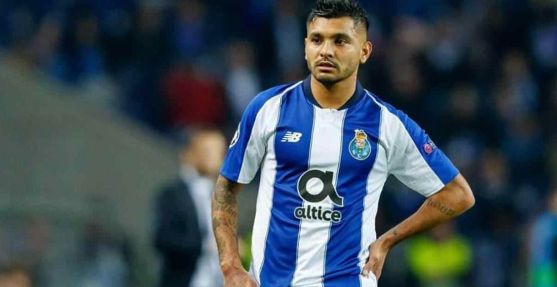 (Video) "Tecatito" Corona se come a Messi y hace Jugada de lujo