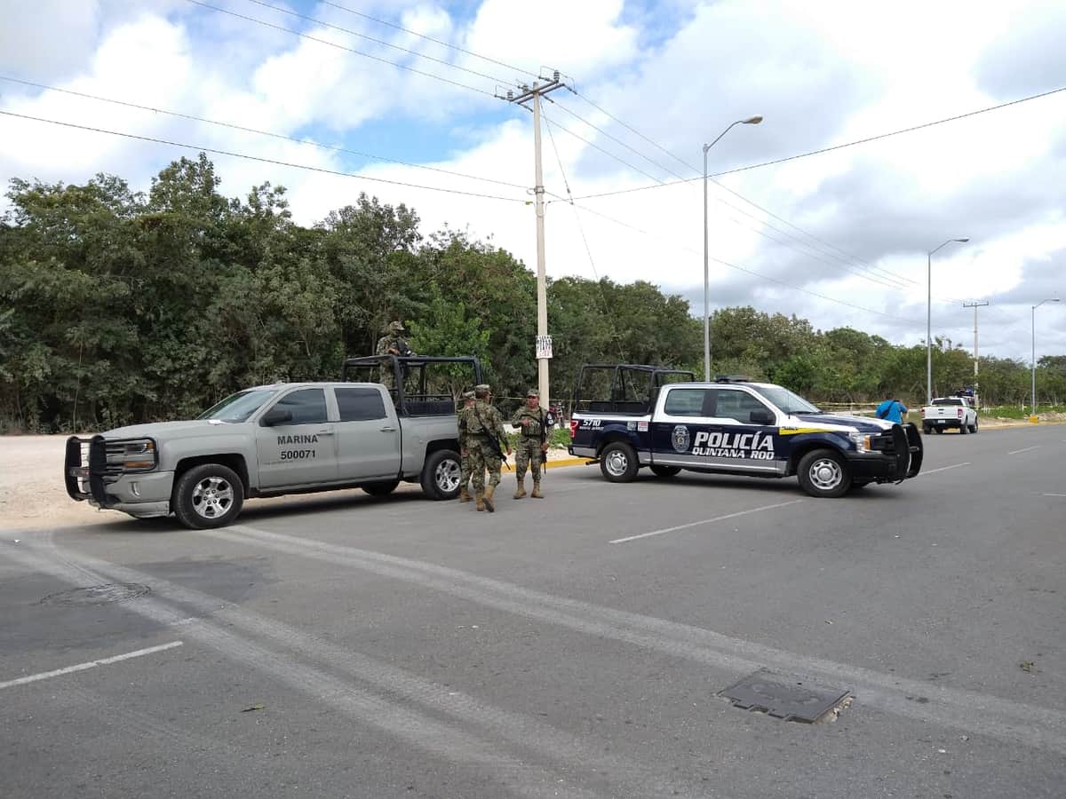 Balean a dos hombres en Cancún; uno muere en el lugar