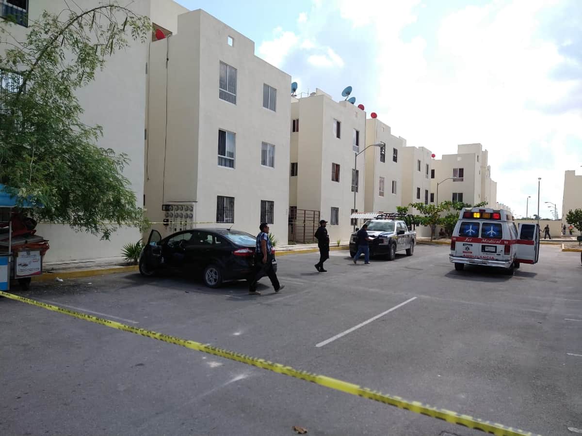 Abre la puerta de su casa en Cancún  y lo matan
