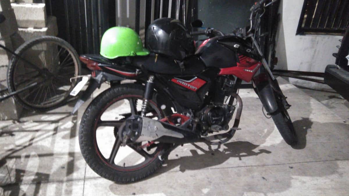 Detienen a dos con marihuana; paseaban en moto en Cozumel