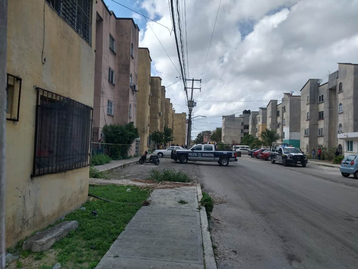 Balean a taxista en Cancún