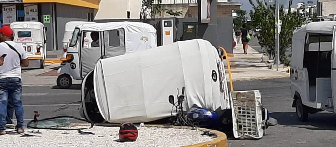 Aplasta mototaxi a motocicleta en Playa del Carmen