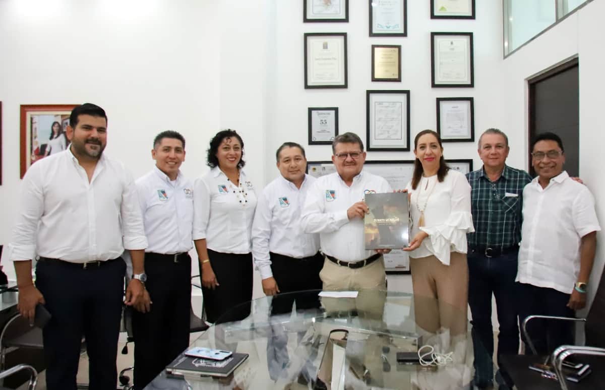 Celebran acuerdos para mejorar educación en Puerto Morelos