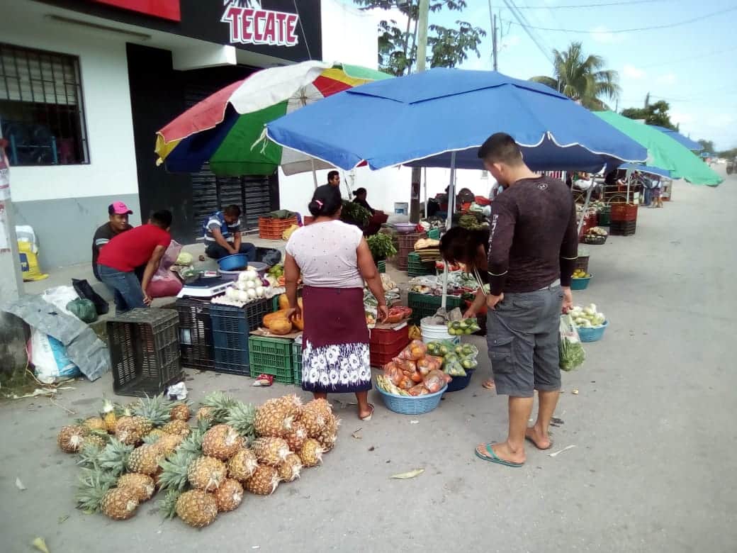 Tianguistas de Cancún salen a vender, pero con restricciones