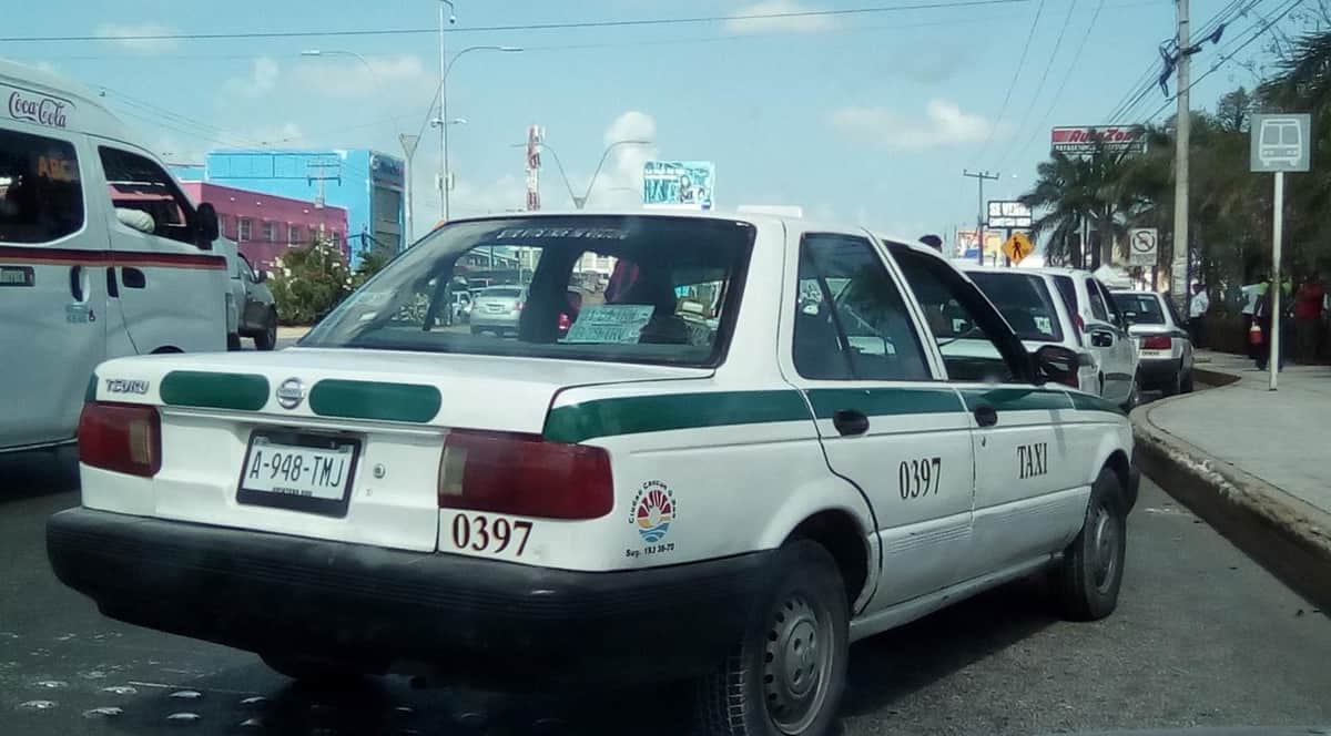 Taxistas sufren por “cuarentena” de cancunenses