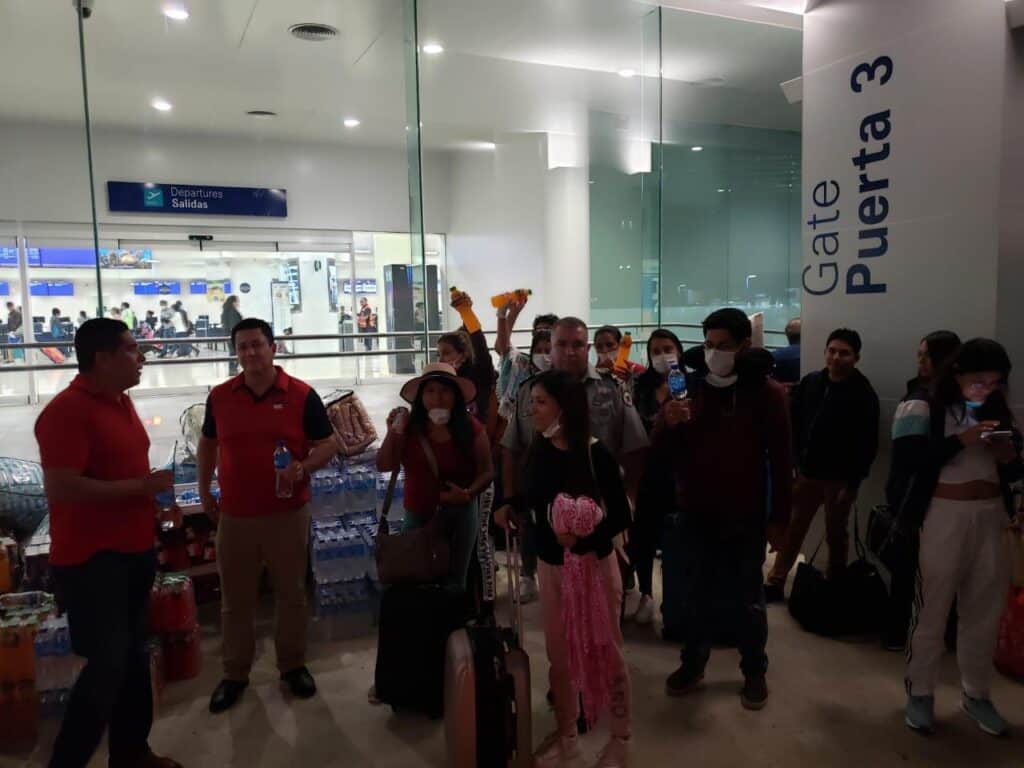 Ajegroup ayuda a peruanos varados en Cancún