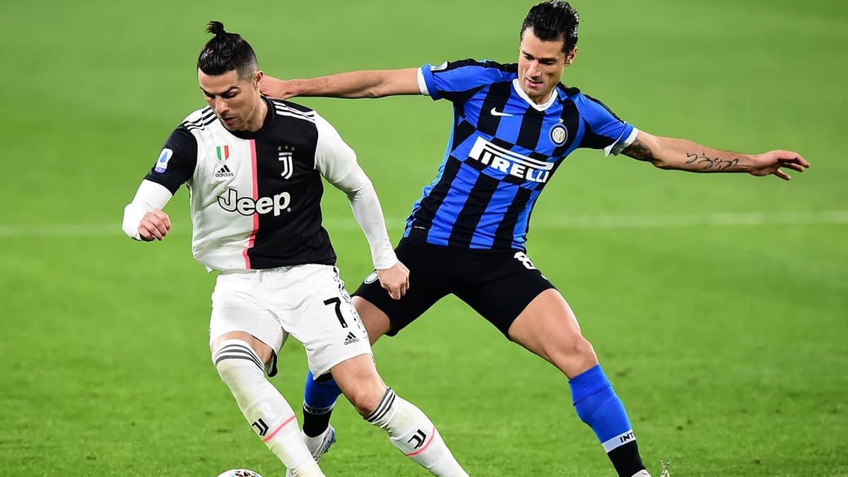 Cristiano huye de Italia y se refugia con su mamá en Portugal