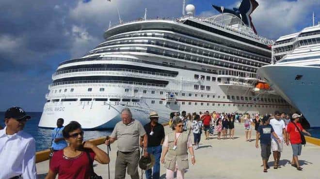 Recomienda gobierno de EU no viajar en crucero por coronavirus