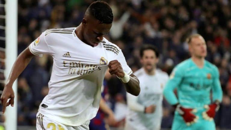 Real Madrid derrota al Barcelona y toma la cima de la Liga Española