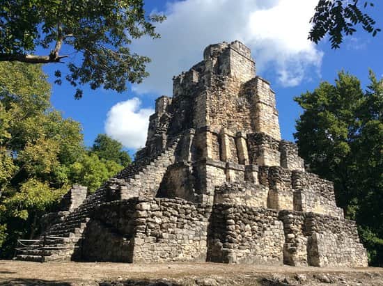 Explora y descubre la zona arqueológica de Muyil en la Riviera Maya