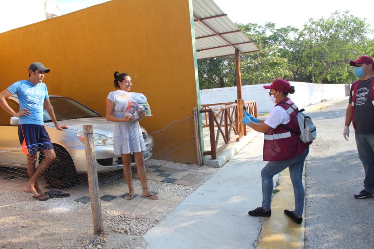 Entregan más de mil 500 despensas a vecinos de Galaxia del Carmen I y II