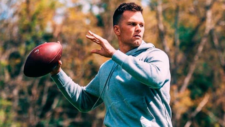 Tom Brady viola la cuarentena para hacer ejercicio en el parque