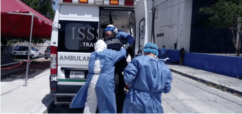 Hospitalizan a 3 policías por sospechas de Covid-19 del Aeropuerto Internacional de Cancún