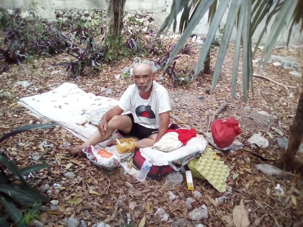 ¡Indigentes, limosneros y artistas callejeros siguen en las calles de Cancún! pese a Coronavirus