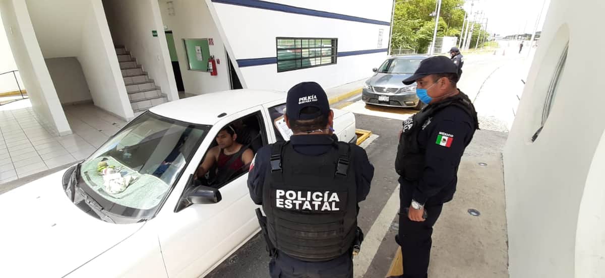 Ofrecen tarjetones para que vehículos pasen filtros sanitarios en Q. Roo