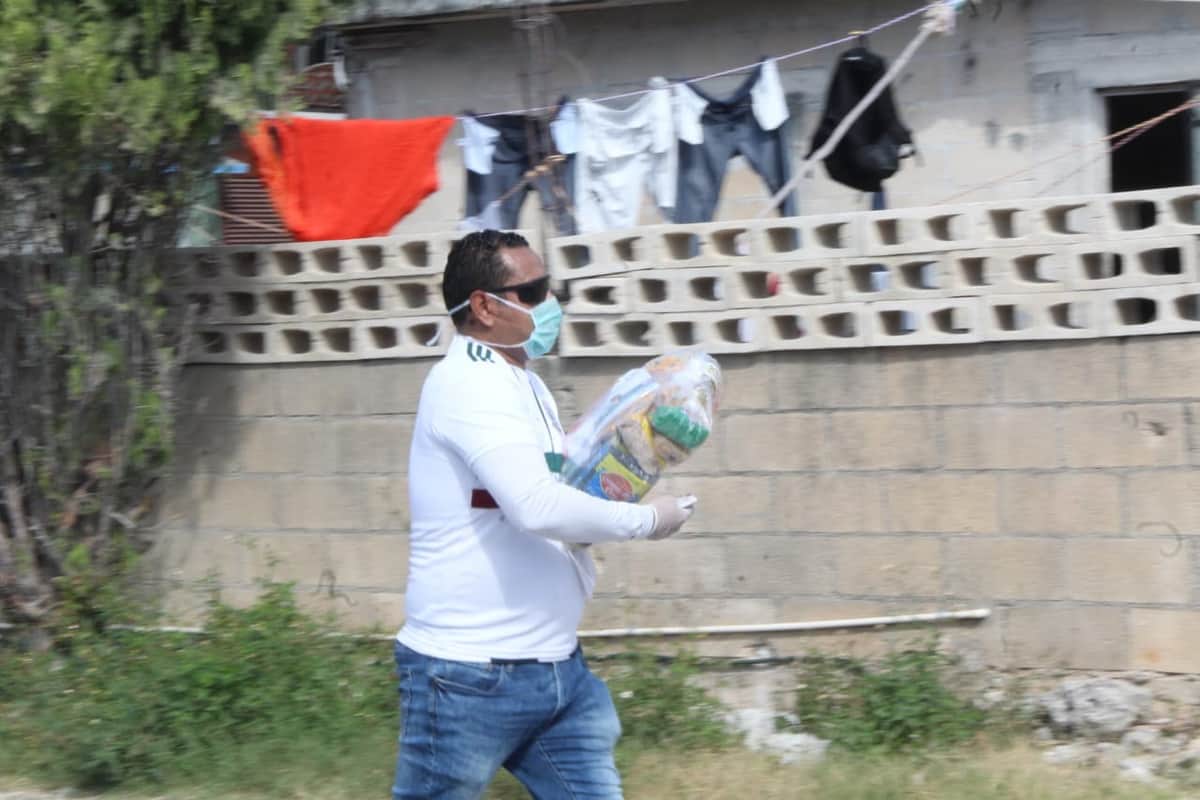 Ya reparten despensas en Cancún por el Covid-19