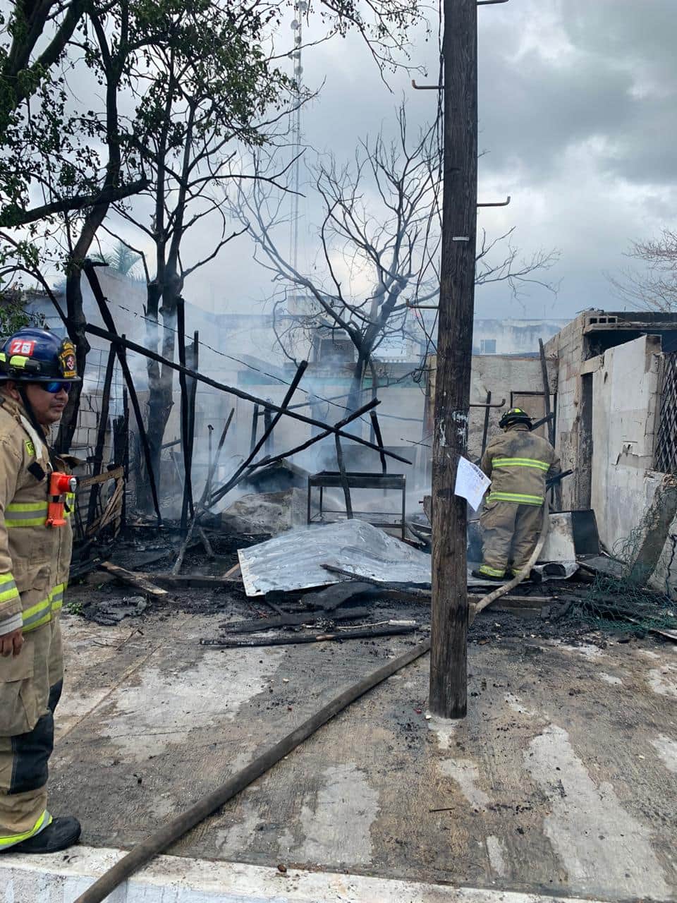 Se quema casa y dos palapas, en Playa del Carmen