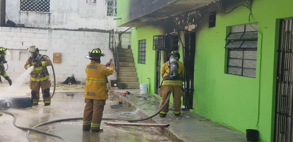 Explotan 11 tanques “Huachicol” de gas en cuartería de Playa del Carmen