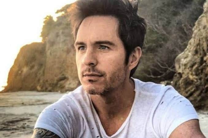 Video: Mauricio Ochmann, feliz de separarse de Aislinn Derbez