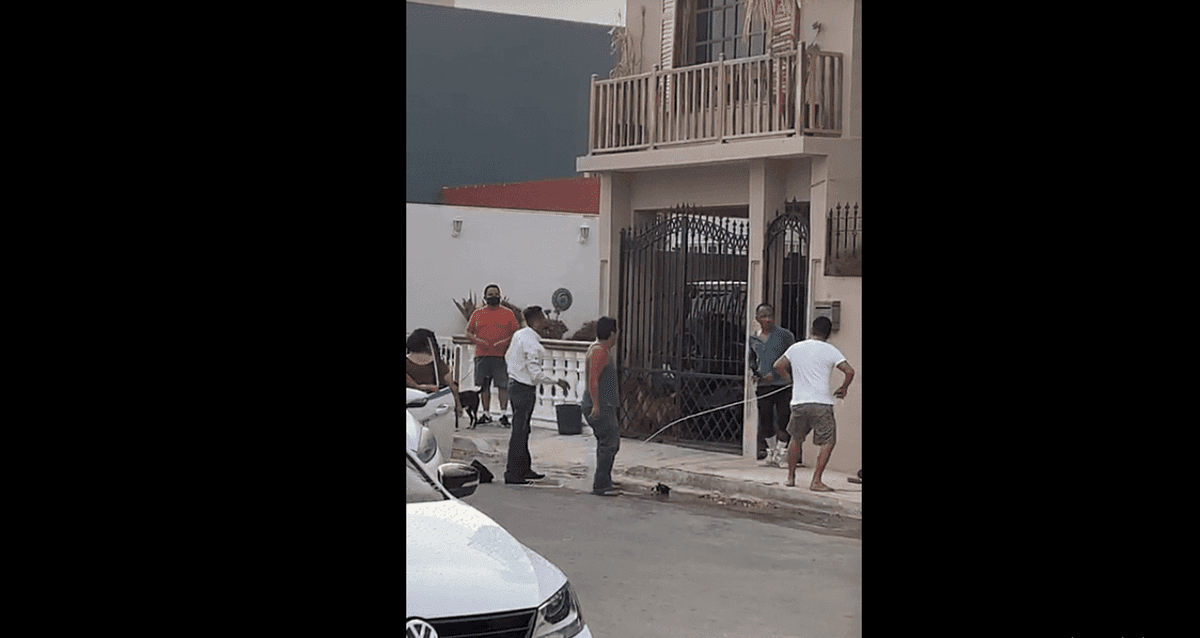 Vecinos acorralan a sujeto que quería violar menor en Playa del Carmen: video