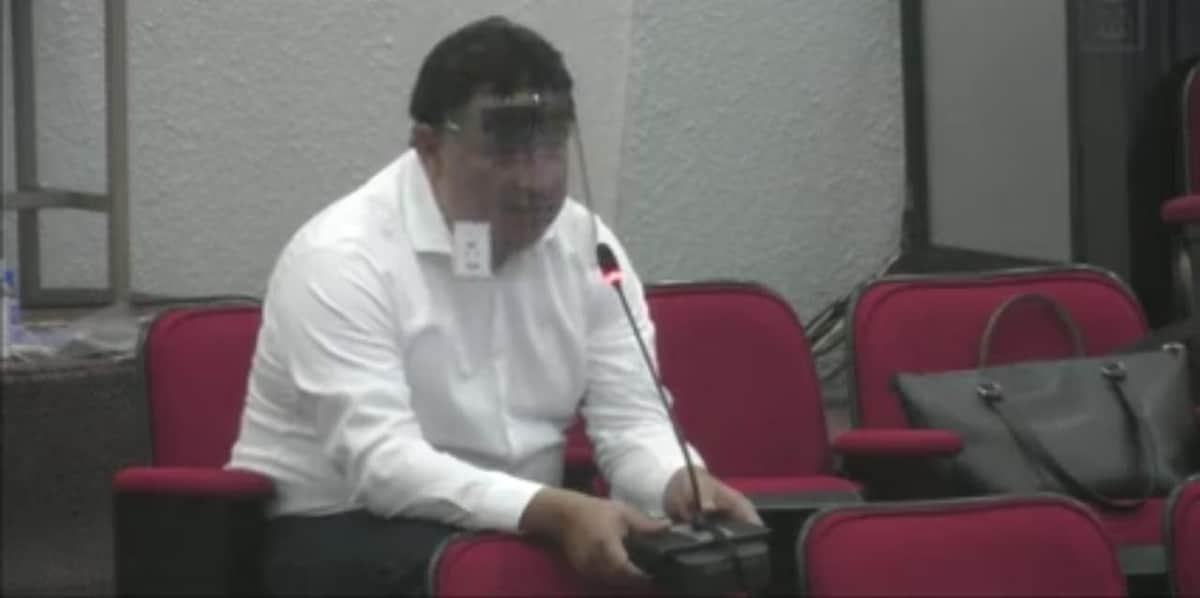 Entre cubrebocas y mascarillas, 64 días después, reanudan sesión de Congreso