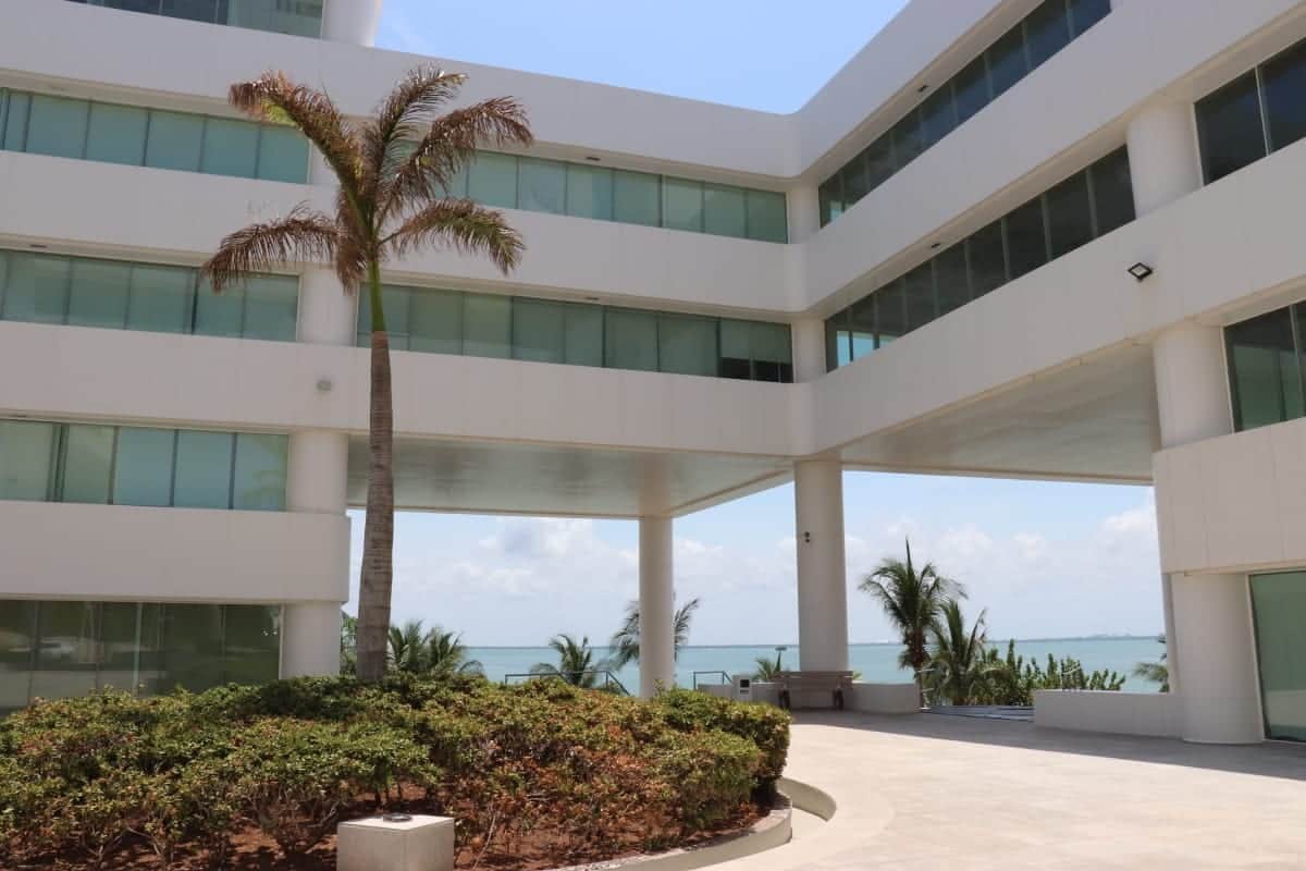 Recupera AMLO 25 mdp del crimen al subastar piso en Zona Hotelera de Cancún
