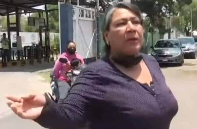 Covid-19 es una gripa y se cura con un caldo bien caliente: asegura mujer a enfermera