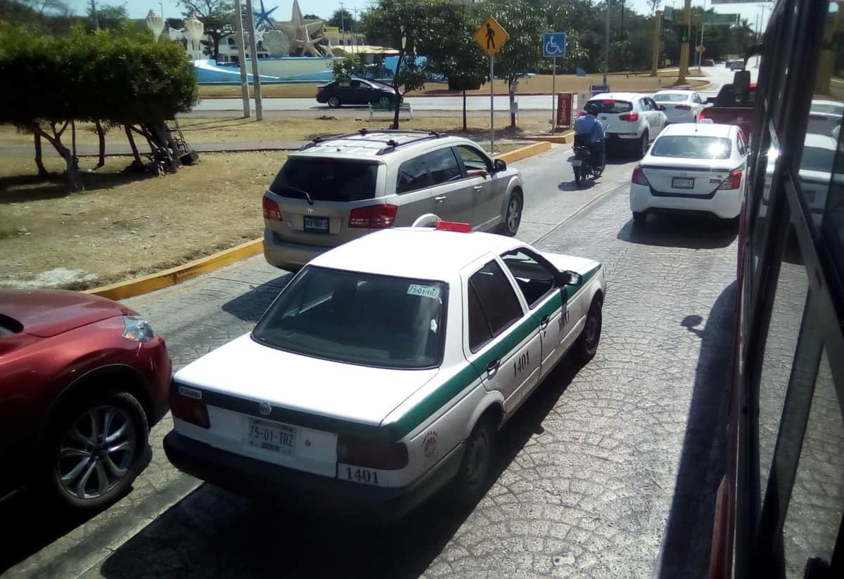 Taxistas sufren por poco pasaje y mayor delincuencia en Cancún