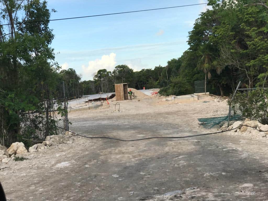 ¡Con gente armada! y pese a suspensión, Grupo Posadas continúa ecocidio en Chemuyil