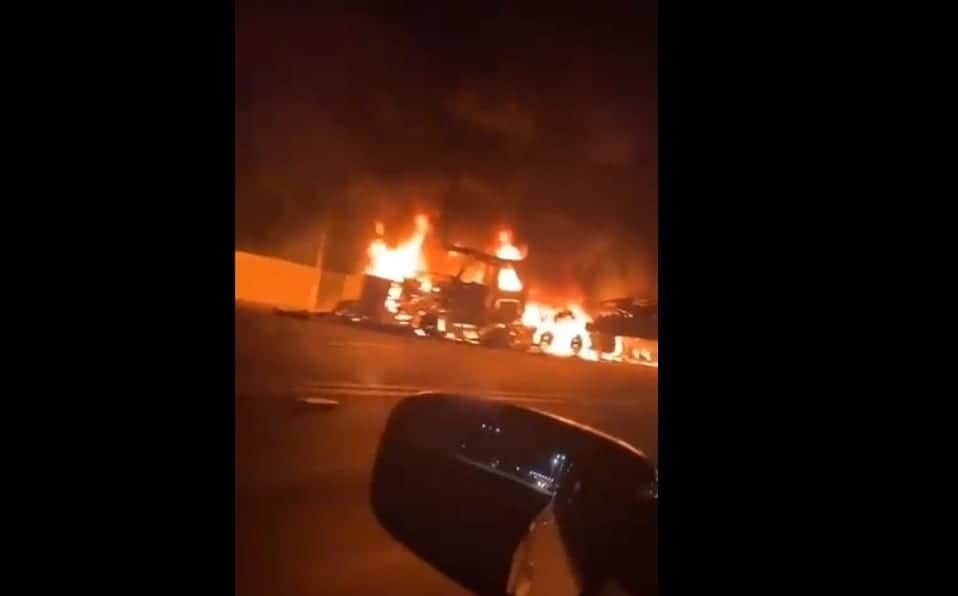 Autos y casas son incendiadas tras balacera en Sonora