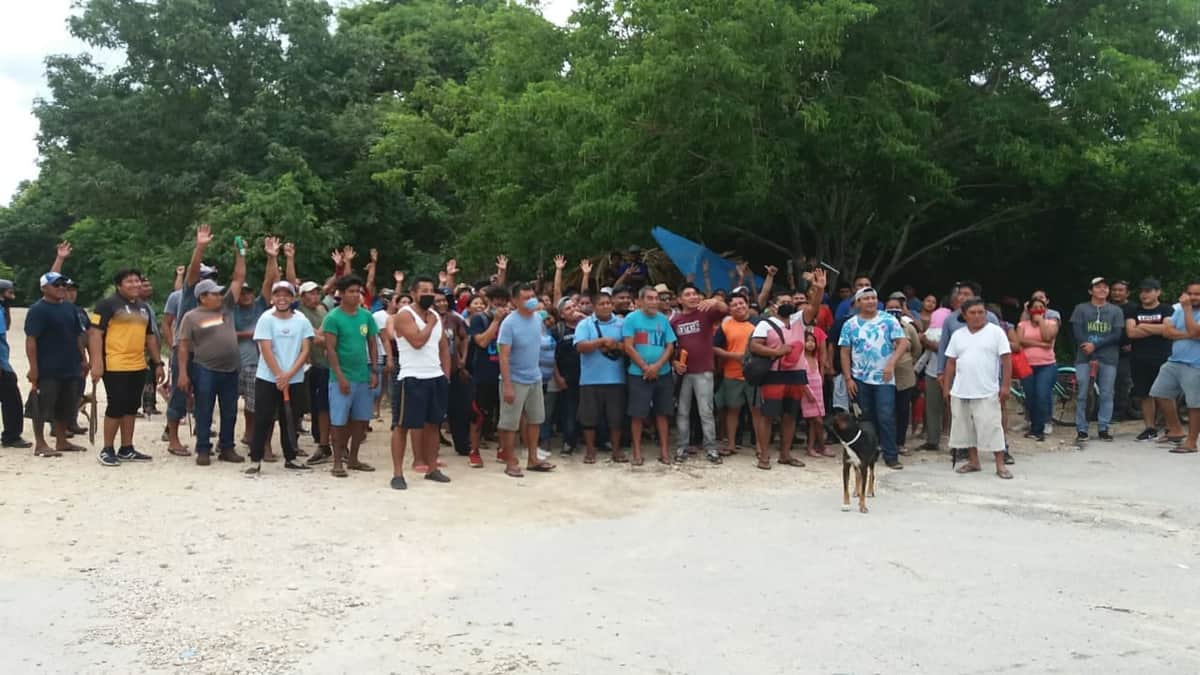 Se toman predios en Akumal 250 familias