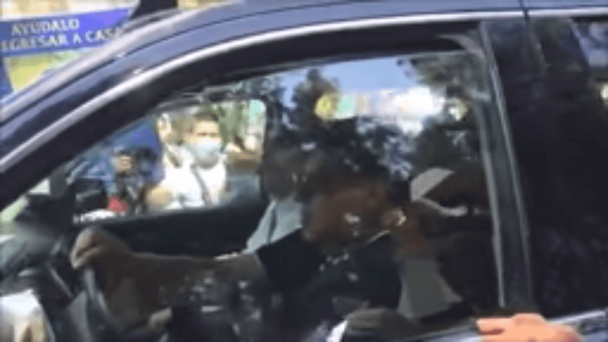 Video: Se baja con la mamá del Chapo y con nosotros no, ¡Que se baje! le gritan a AMLO