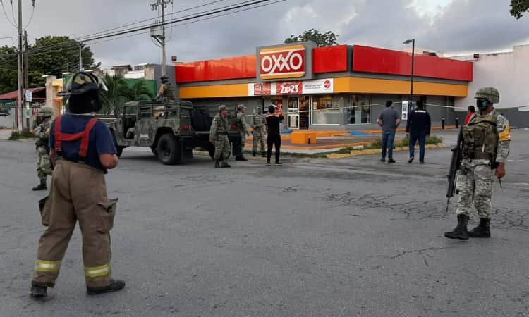 Confunden detector de humo con explosivo y despliegan militares en Oxxo de Cancún