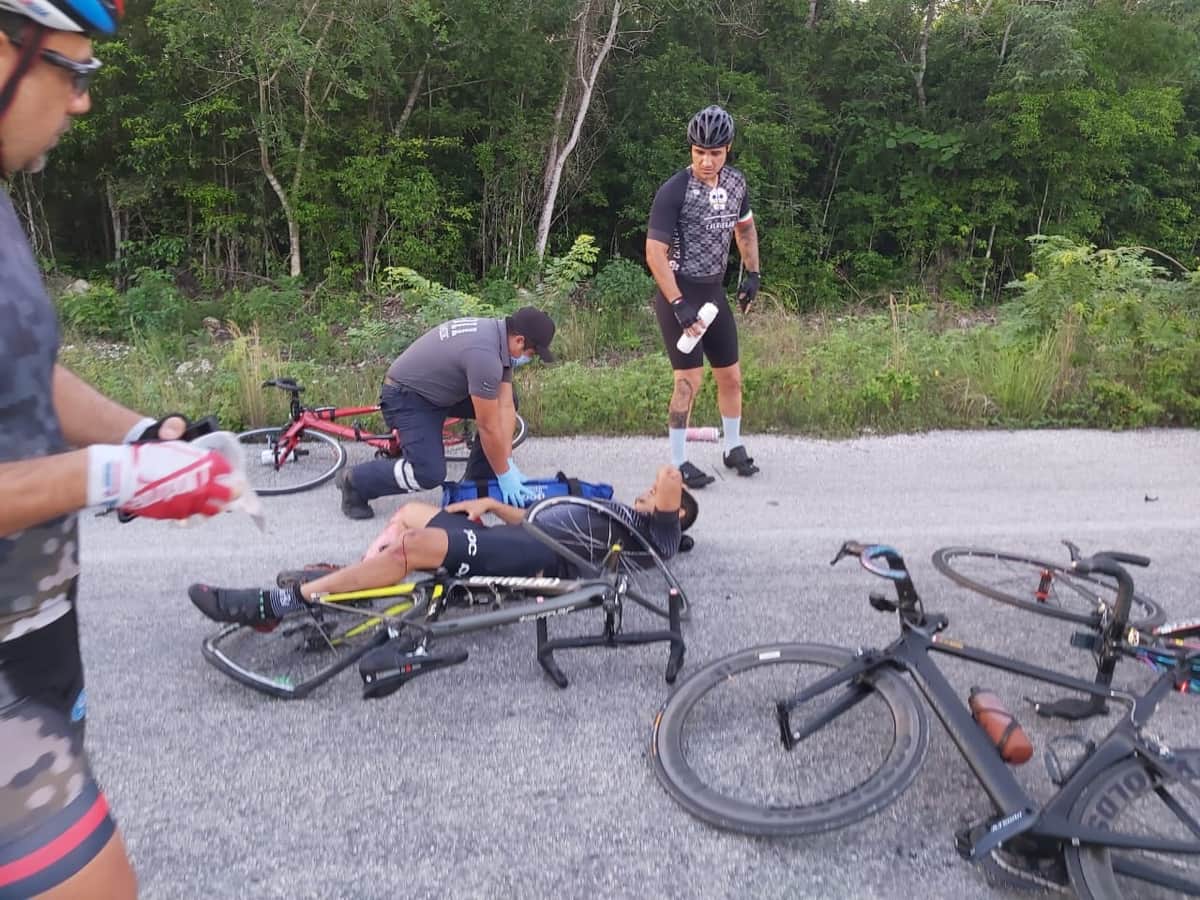 Ciclista arrollado en Cancún, en riesgo de perder pierna; familia pide ayuda