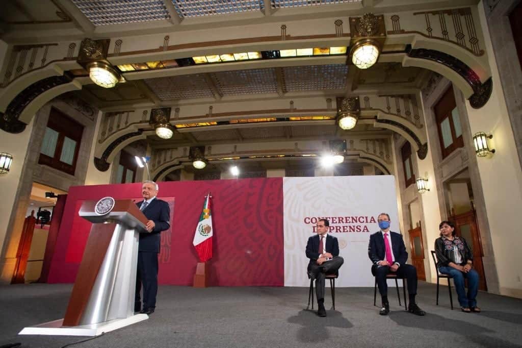 Se beneficia a 53 mil estudiantes de Q. Roo con becas federales: AMLO