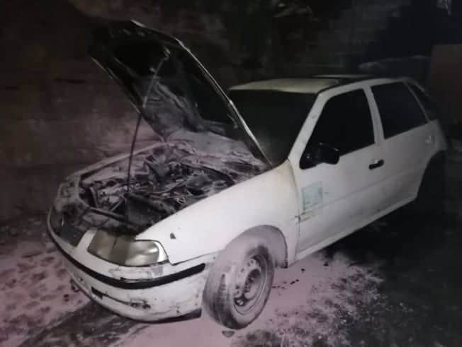 Videos: Comando armado rafaguea 15 casas y quema autos con bombas molotov en CDMX