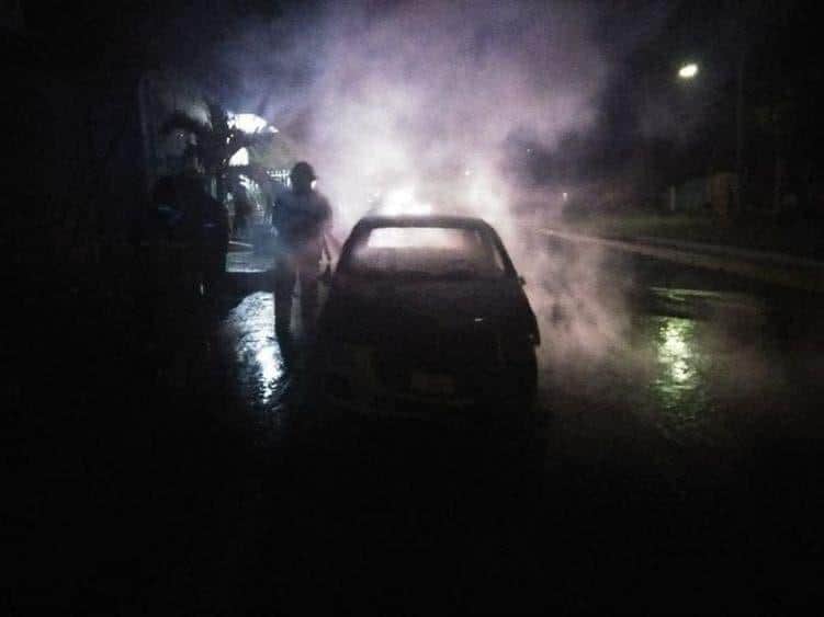 Sigue la quemadera de coches en Chetumal ¿pirómano suelto o extorsiones?