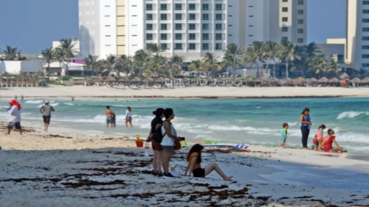 Retiran a más de mil personas de playas pese a restricciones en Playa del Carmen