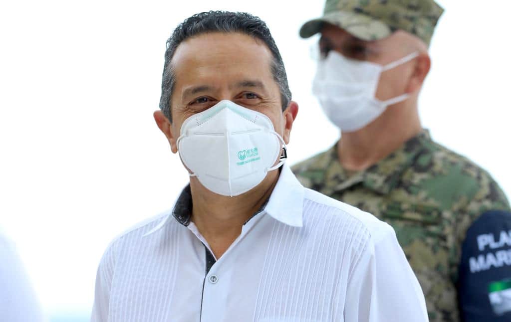 Con la suma de esfuerzos juntos avanzamos en el combate al arribo de sargazo: Carlos Joaquín