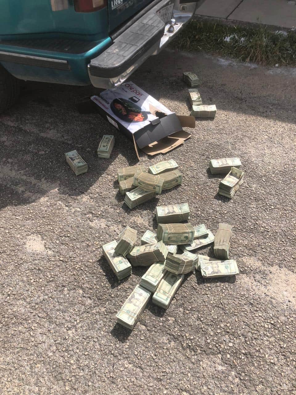 ¡Liberan a delincuentes! traían 300 mil dólares y uno era policía de Cancún