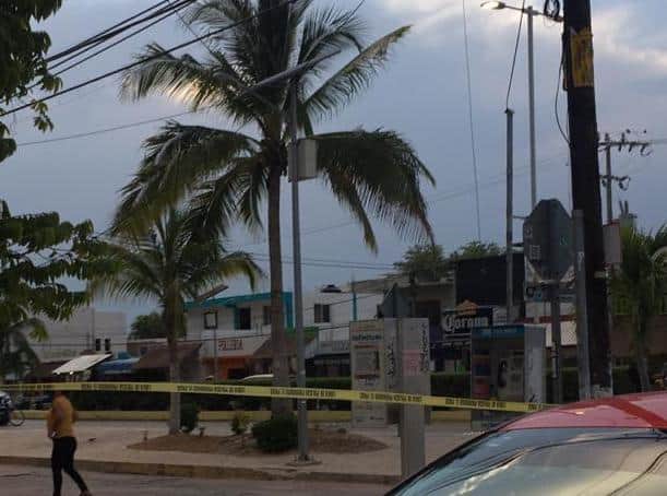 Balean a peatón, frente al palacio municipal de Tulum
