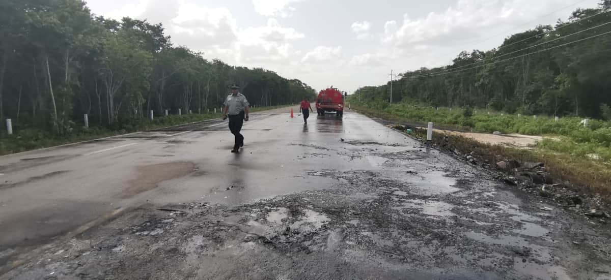 Quitan jet quemado y reabren carretera a José María Morelos