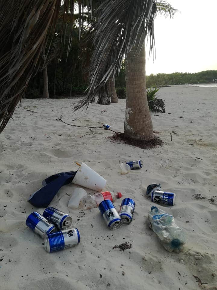 Exponen que bañistas dejan el confinamiento para hacer un 'cochinero' en las playas