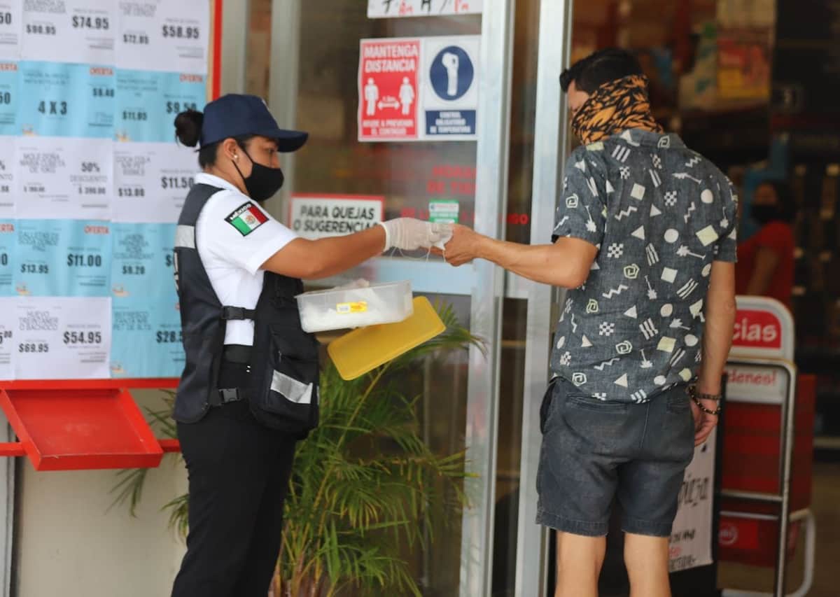 Refuerzan prevención en Puerto Morelos con entrega gratuita de 7 mil cubrebocas