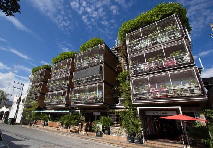 Abusan de turista en la Reina Roja de Playa del Carmen