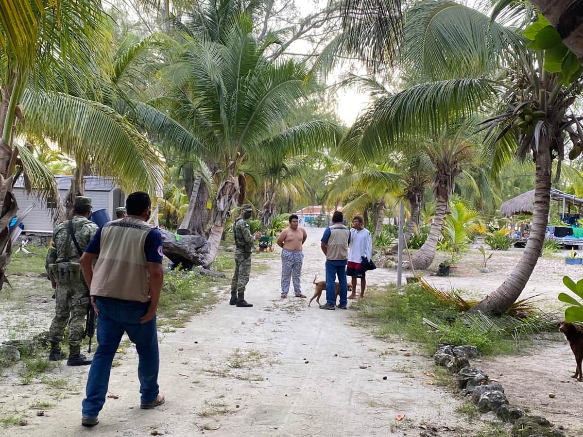 ¡Pobladores de Punta Allen no quieren evacuar!
