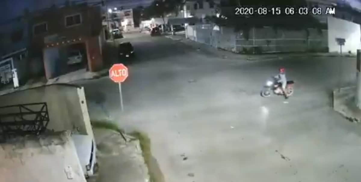 Video: Motociclistas asaltan a dos personas en Andalucía, Cancún