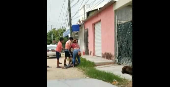 Video: Golpean a hombre con problemas mentales, en Rancho Viejo