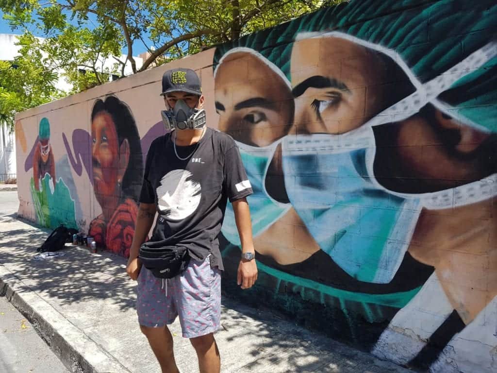 Reconocen a personal médico en mural de Playa del Carmen