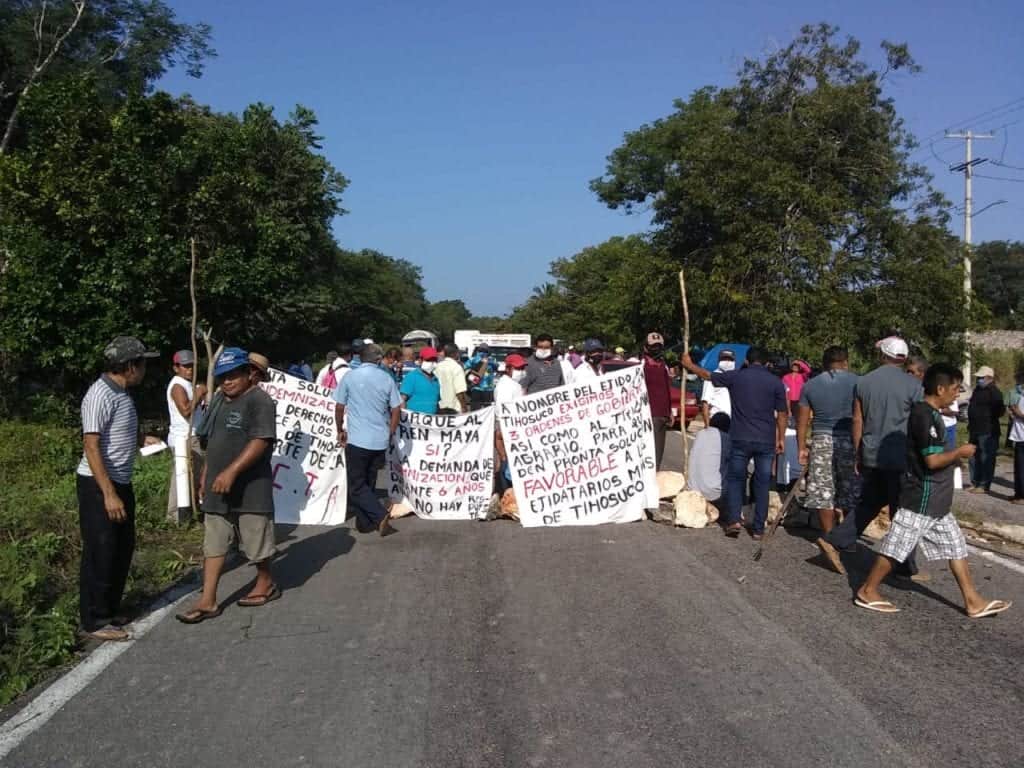 Campesinos de Tihosuco bloquean carretera